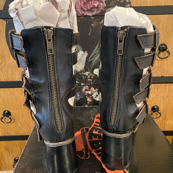 **SOLD** Freebird OG Zeus Sandals - Picture 3 of 5